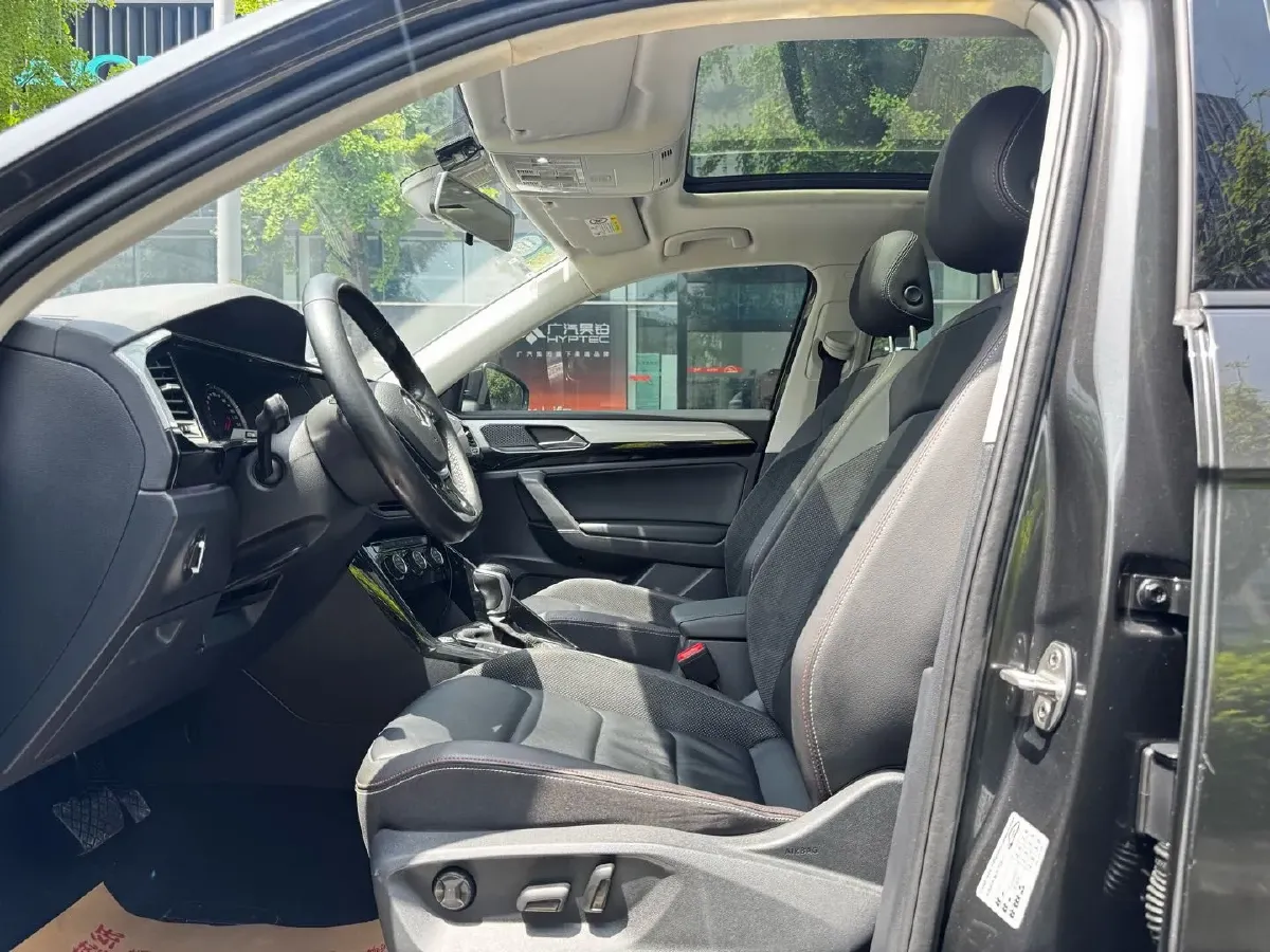 2019 Jeep Cherokee 2.0T 234HP L4 9AT,autocango,china used car exporter,china ev exporter,chinese used car exporter,chinese used ev exporter