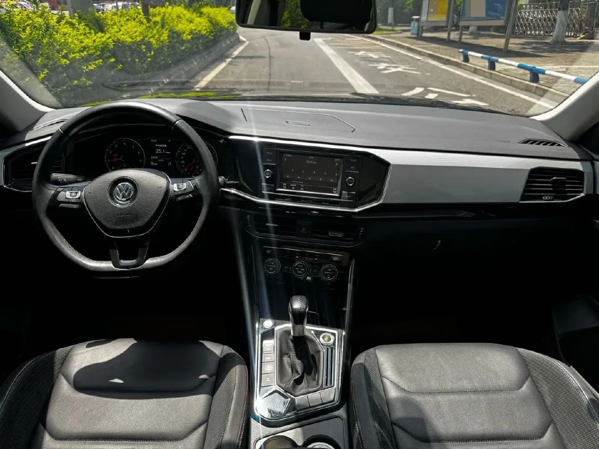 2019 Jeep Cherokee 2.0T 234HP L4 9AT,autocango,china used car exporter,china ev exporter,chinese used car exporter,chinese used ev exporter