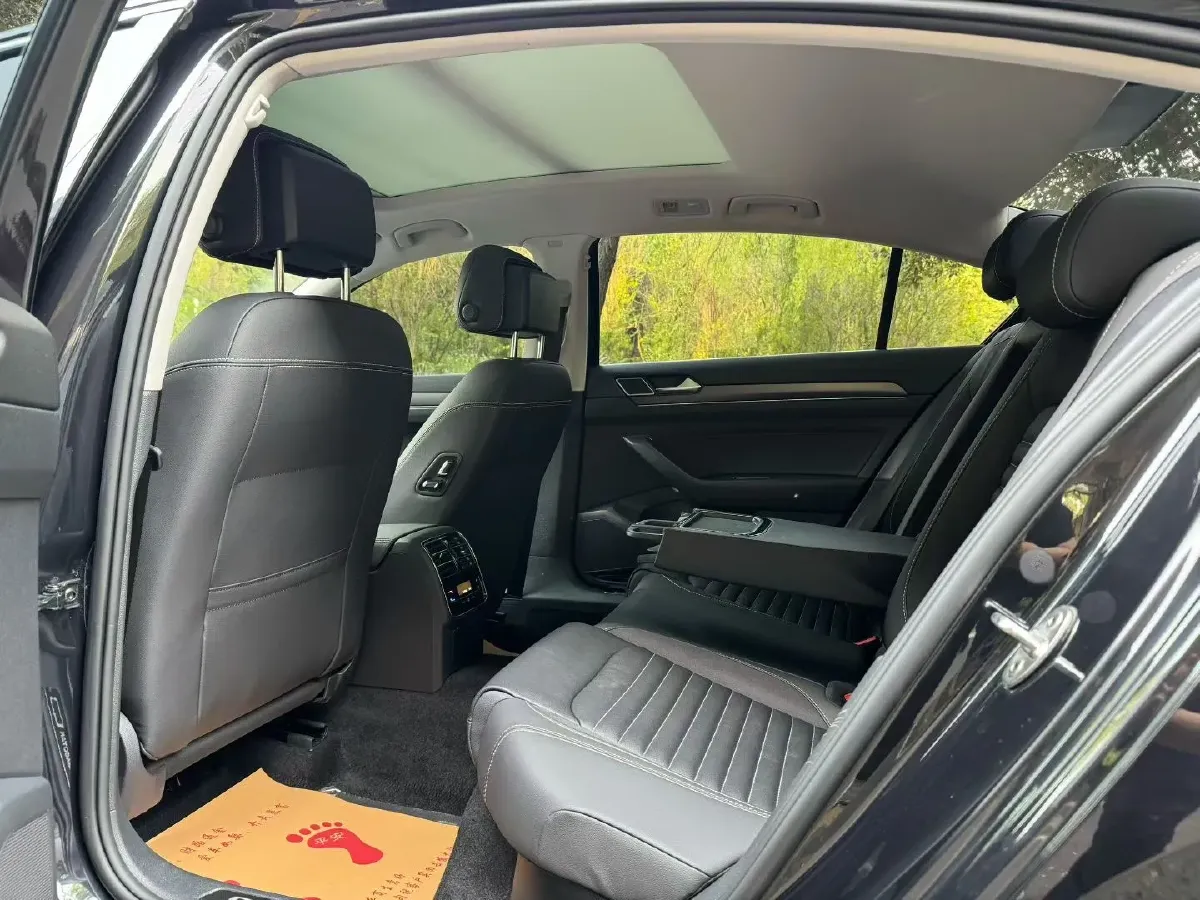 2020 Volkswagen Magotan 2.0T 186HP L4 7DCT,autocango,china used car exporter,china ev exporter,chinese used car exporter,chinese used ev exporter