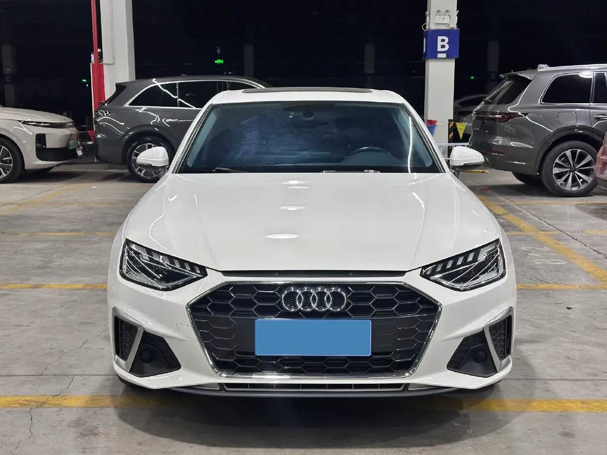 2022 Audi A4L 2.0T 190HP L4 7DCT,autocango,china used car exporter,china ev exporter,chinese used car exporter,chinese used ev exporter