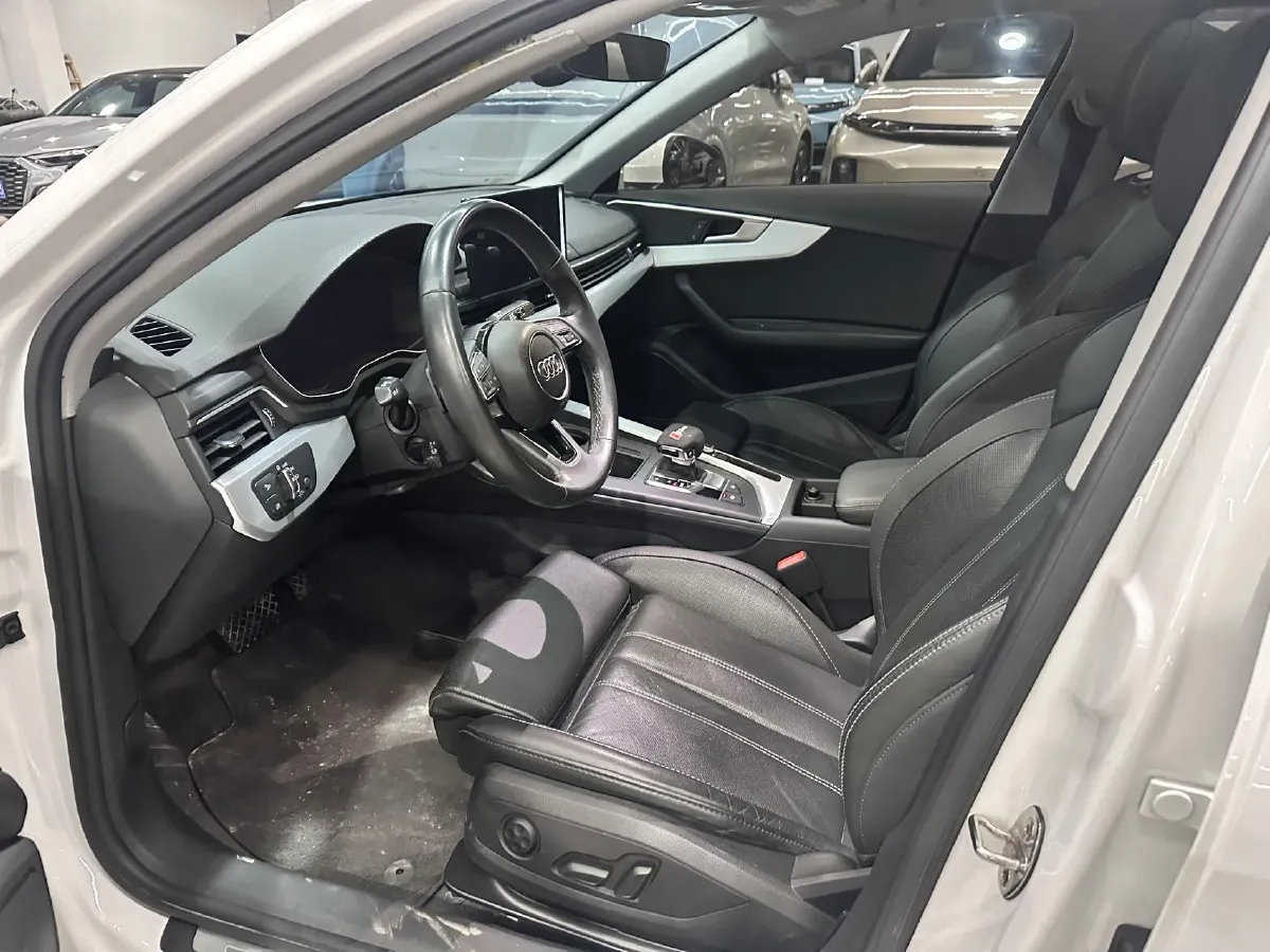 2022 Audi A4L 2.0T 190HP L4 7DCT,autocango,china used car exporter,china ev exporter,chinese used car exporter,chinese used ev exporter