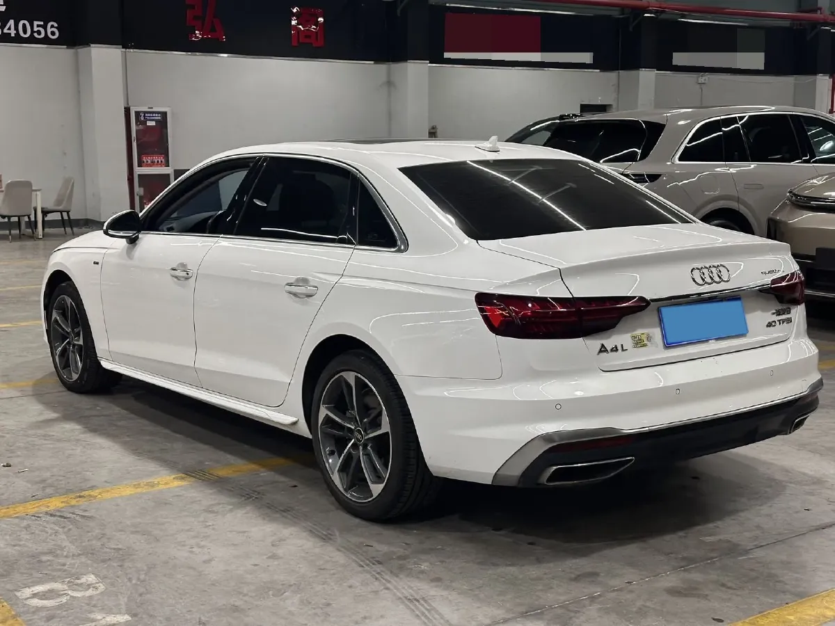 2022 Audi A4L 2.0T 190HP L4 7DCT,autocango,china used car exporter,china ev exporter,chinese used car exporter,chinese used ev exporter