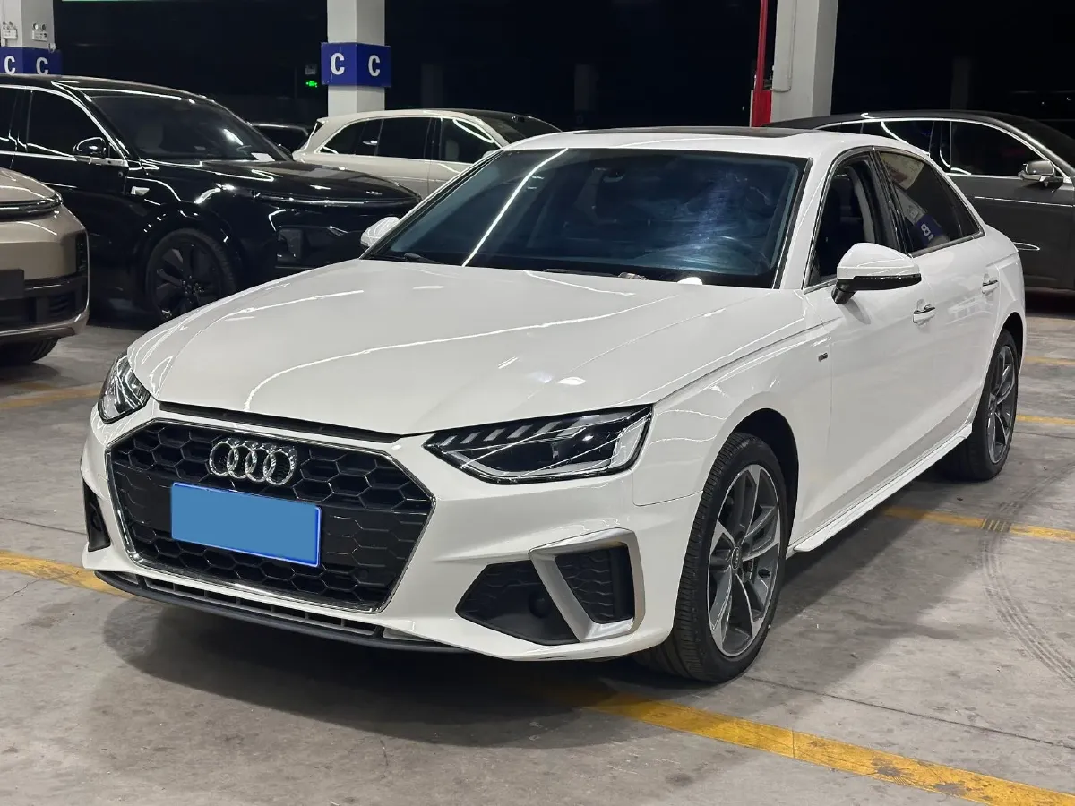 2022 Audi A4L 2.0T 190HP L4 7DCT,autocango,china used car exporter,china ev exporter,chinese used car exporter,chinese used ev exporter