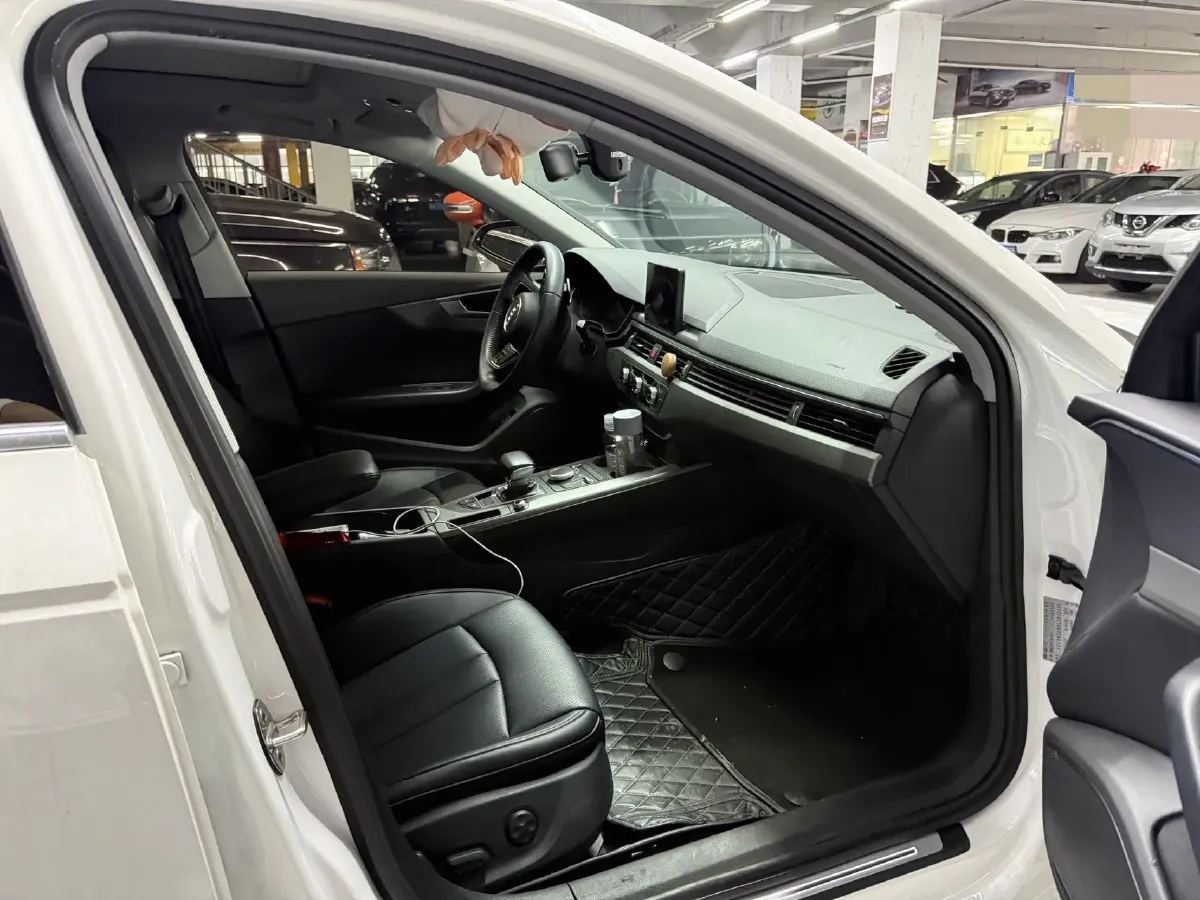 2019 Audi A4L 2.0T 190HP L4 7DCT,autocango,china used car exporter,china ev exporter,chinese used car exporter,chinese used ev exporter