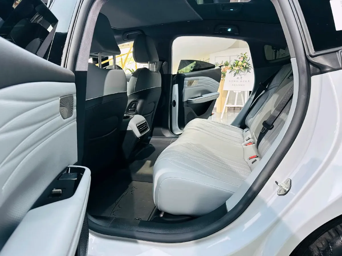 2025 Geely Galaxy E8 BEV 76KWH,autocango,china used car exporter,china ev exporter,chinese used car exporter,chinese used ev exporter