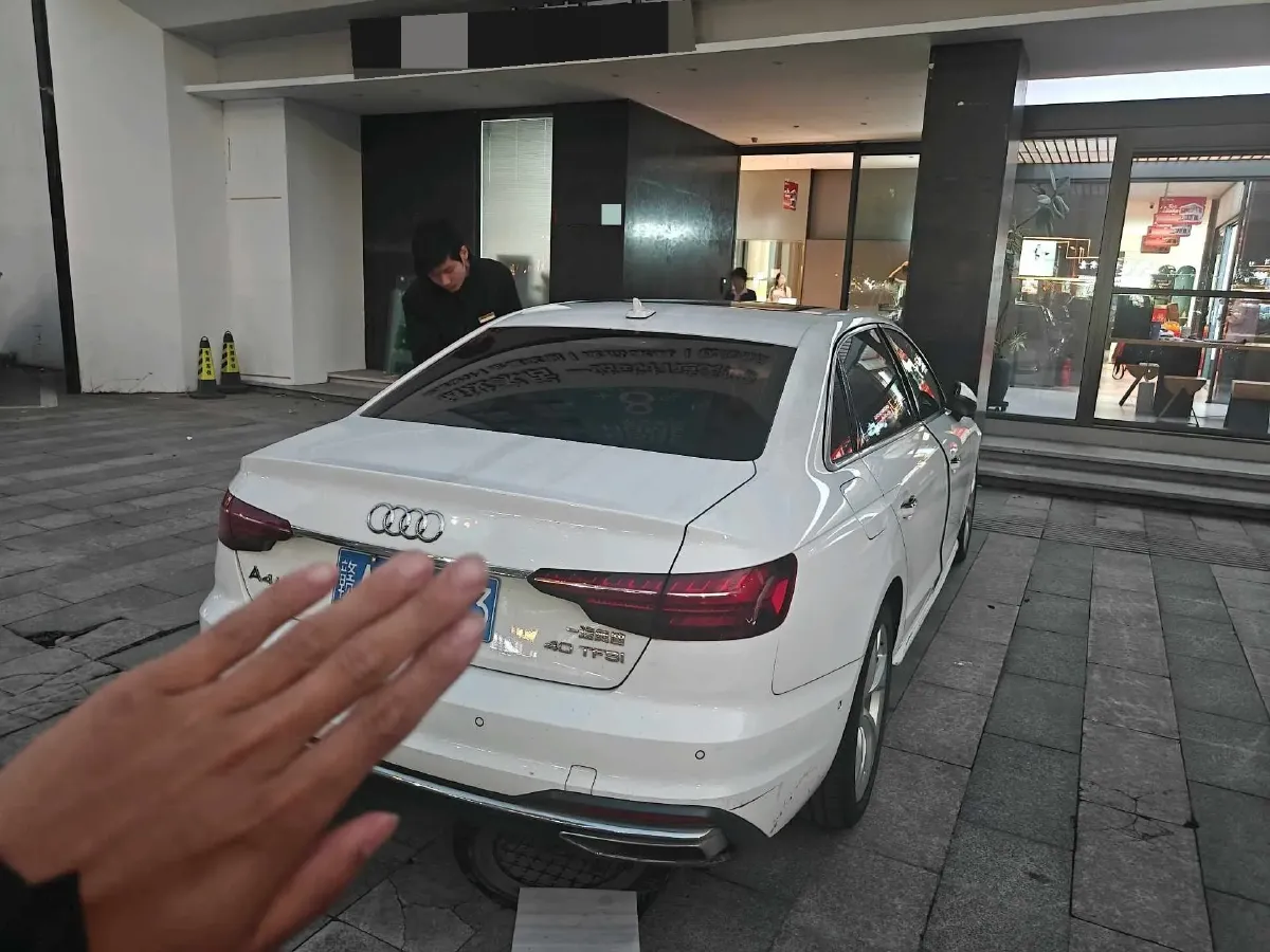 2020 Audi A4L 2.0T 190HP L4 7DCT,autocango,china used car exporter,china ev exporter,chinese used car exporter,chinese used ev exporter