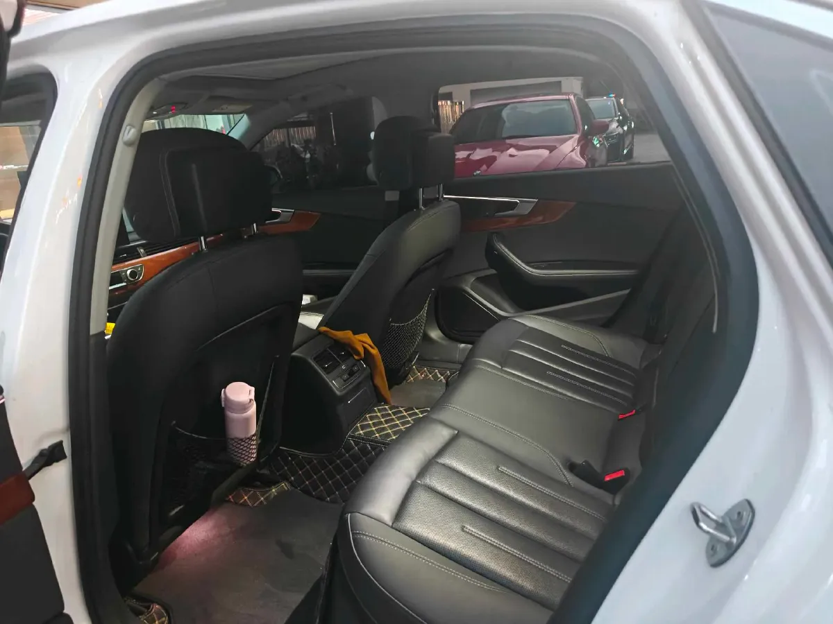 2020 Audi A4L 2.0T 190HP L4 7DCT,autocango,china used car exporter,china ev exporter,chinese used car exporter,chinese used ev exporter