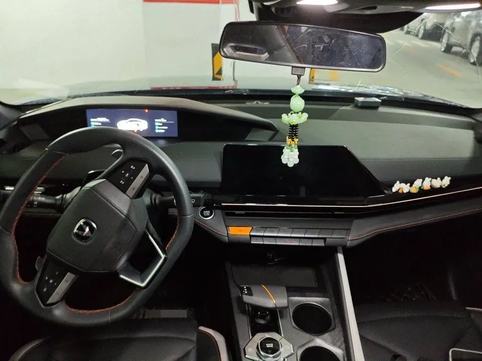 2023 ChangAn UNI-V 1.5T 188HP L4 7DCT,autocango,china used car exporter,china ev exporter,chinese used car exporter,chinese used ev exporter