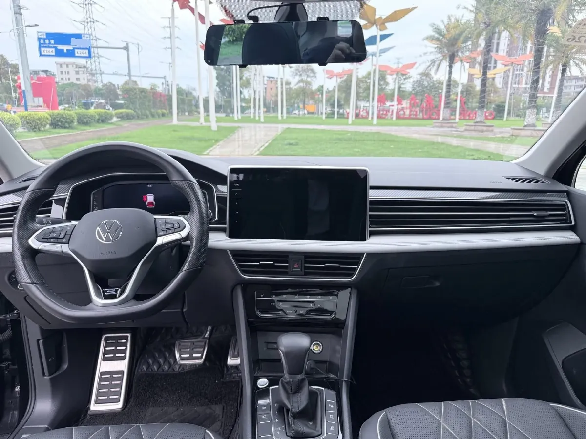 2024 Volkswagen Tiguan L 2.0T 186HP L4 7DCT,autocango,china used car exporter,china ev exporter,chinese used car exporter,chinese used ev exporter