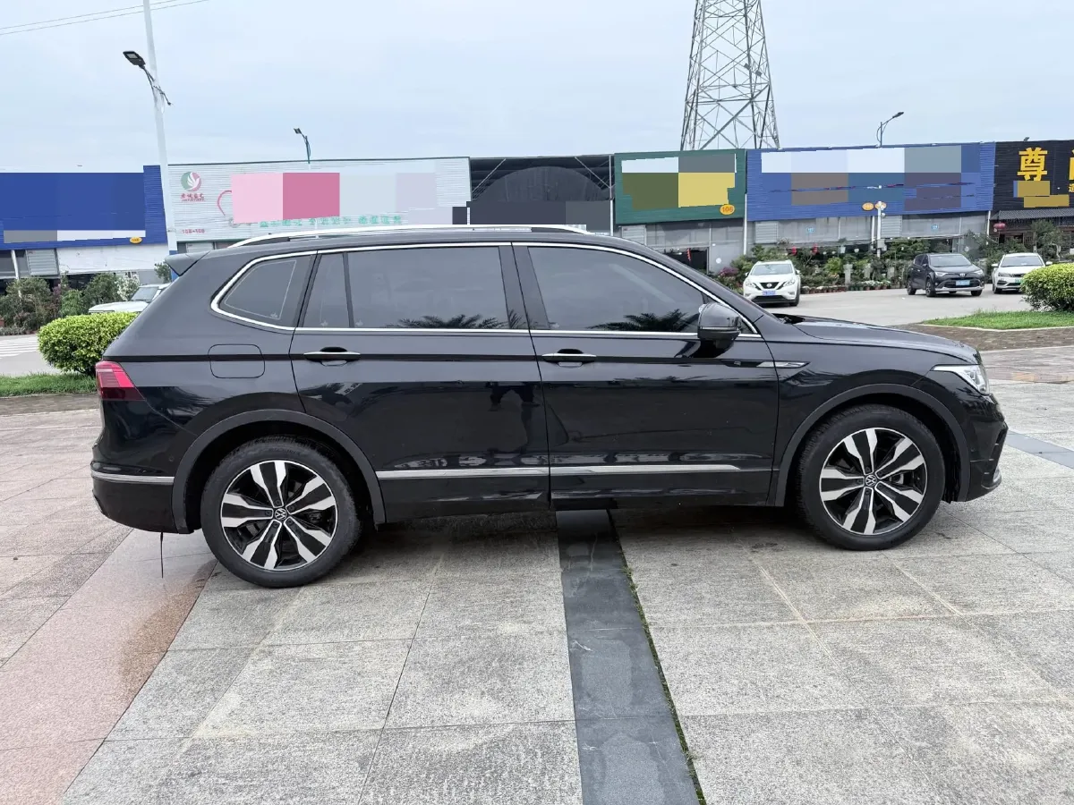 2024 Volkswagen Tiguan L 2.0T 186HP L4 7DCT,autocango,china used car exporter,china ev exporter,chinese used car exporter,chinese used ev exporter