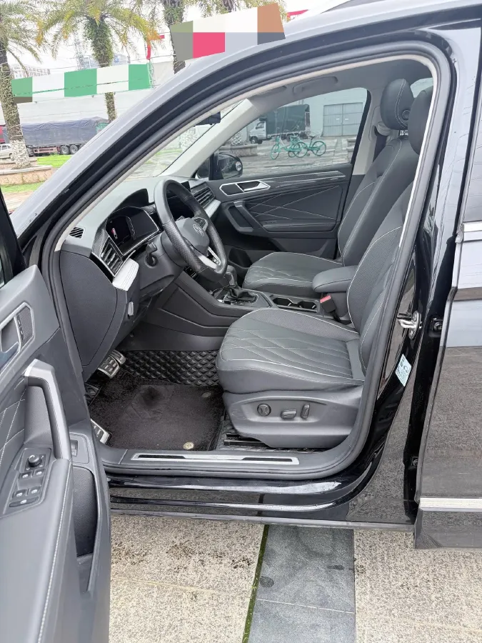 2024 Volkswagen Tiguan L 2.0T 186HP L4 7DCT,autocango,china used car exporter,china ev exporter,chinese used car exporter,chinese used ev exporter
