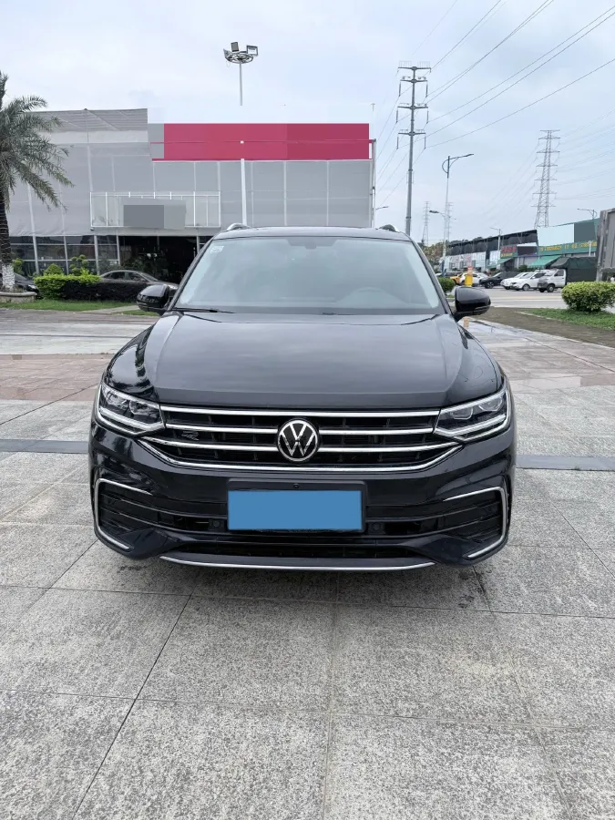2024 Volkswagen Tiguan L 2.0T 186HP L4 7DCT,autocango,china used car exporter,china ev exporter,chinese used car exporter,chinese used ev exporter