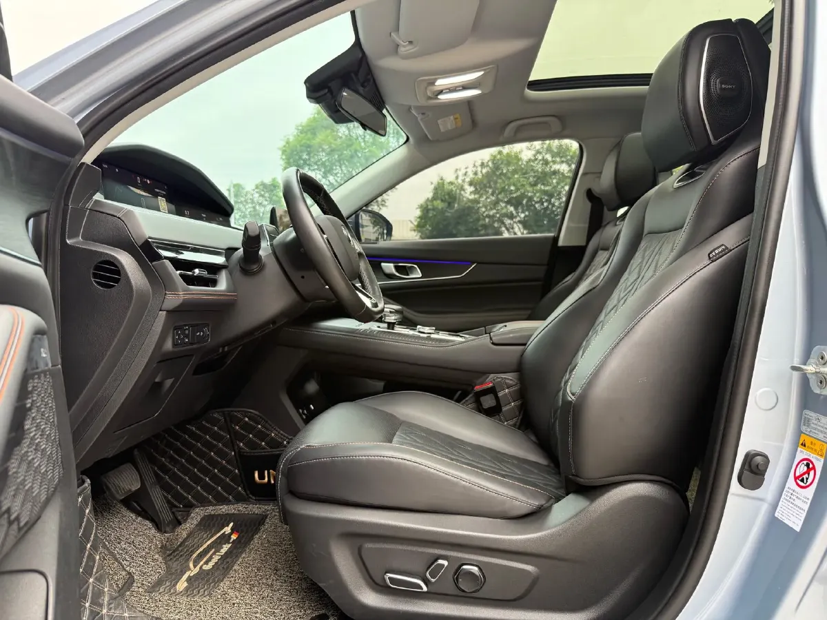 2021 ChangAn UNI-K 2.0T 233HP L4 8AT,autocango,china used car exporter,china ev exporter,chinese used car exporter,chinese used ev exporter