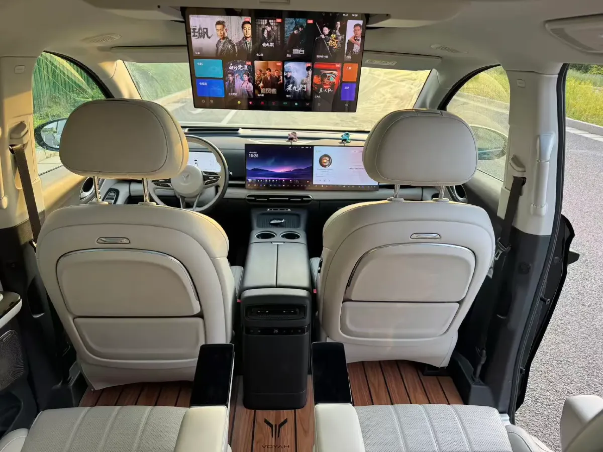 2025 Voyah Dream 1.5T 150HP L4 PHEV 41.7KWH,autocango,china used car exporter,china ev exporter,chinese used car exporter,chinese used ev exporter