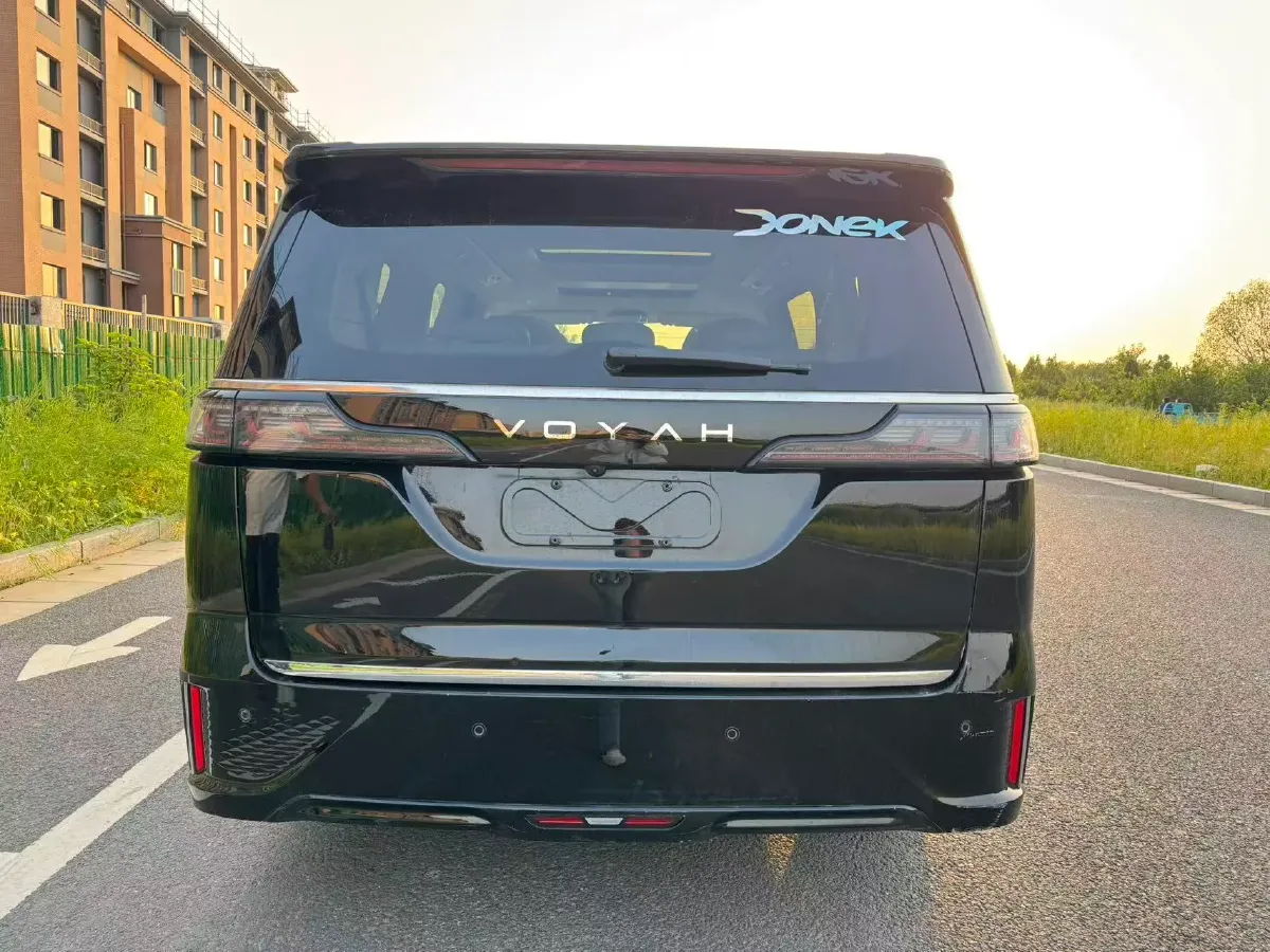 2025 Voyah Dream 1.5T 150HP L4 PHEV 41.7KWH,autocango,china used car exporter,china ev exporter,chinese used car exporter,chinese used ev exporter