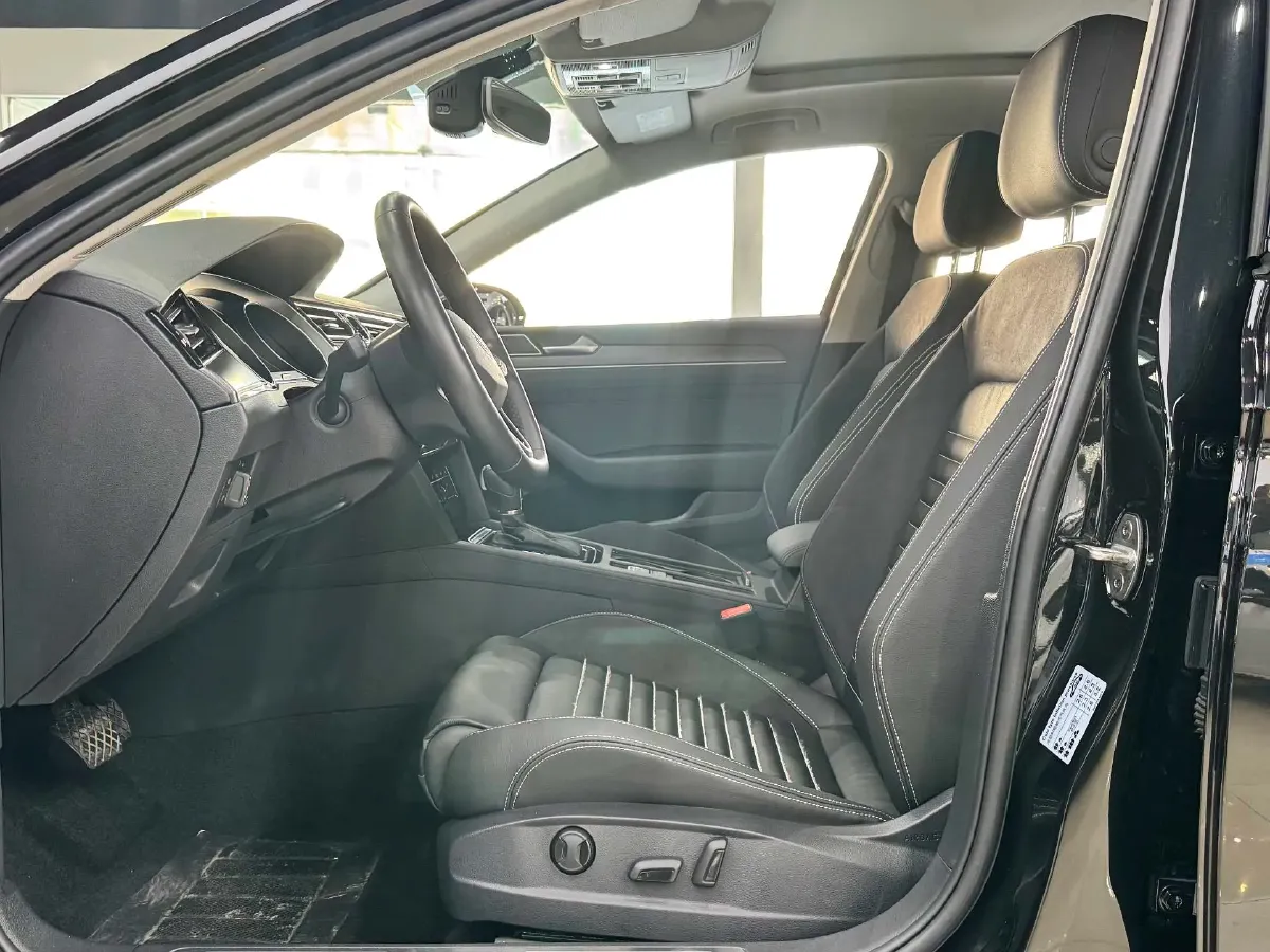 2020 Volkswagen Magotan 2.0T 186HP L4 7DCT,autocango,china used car exporter,china ev exporter,chinese used car exporter,chinese used ev exporter