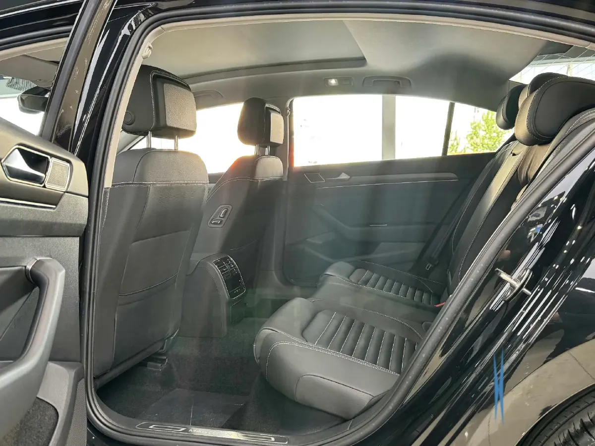 2020 Volkswagen Magotan 2.0T 186HP L4 7DCT,autocango,china used car exporter,china ev exporter,chinese used car exporter,chinese used ev exporter