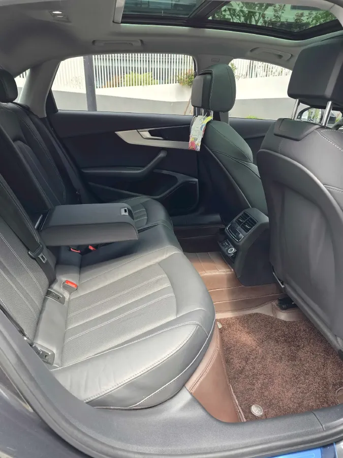 2020 Audi A4L 2.0T 190HP L4 7DCT,autocango,china used car exporter,china ev exporter,chinese used car exporter,chinese used ev exporter