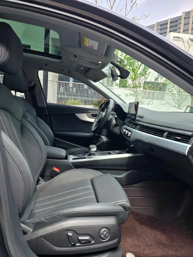 2020 Audi A4L 2.0T 190HP L4 7DCT,autocango,china used car exporter,china ev exporter,chinese used car exporter,chinese used ev exporter