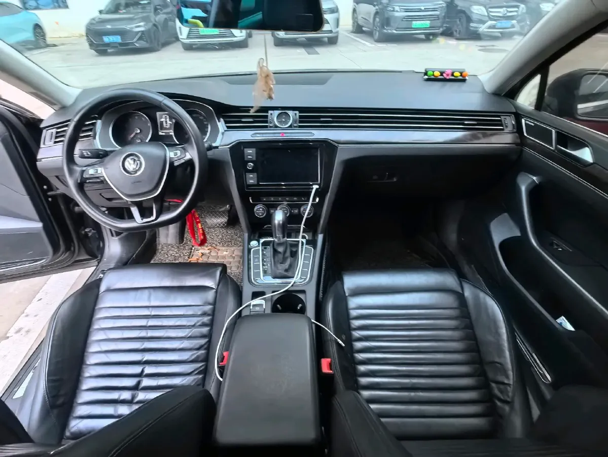 2019 Volkswagen Magotan 2.0T 186HP L4 7DCT,autocango,china used car exporter,china ev exporter,chinese used car exporter,chinese used ev exporter