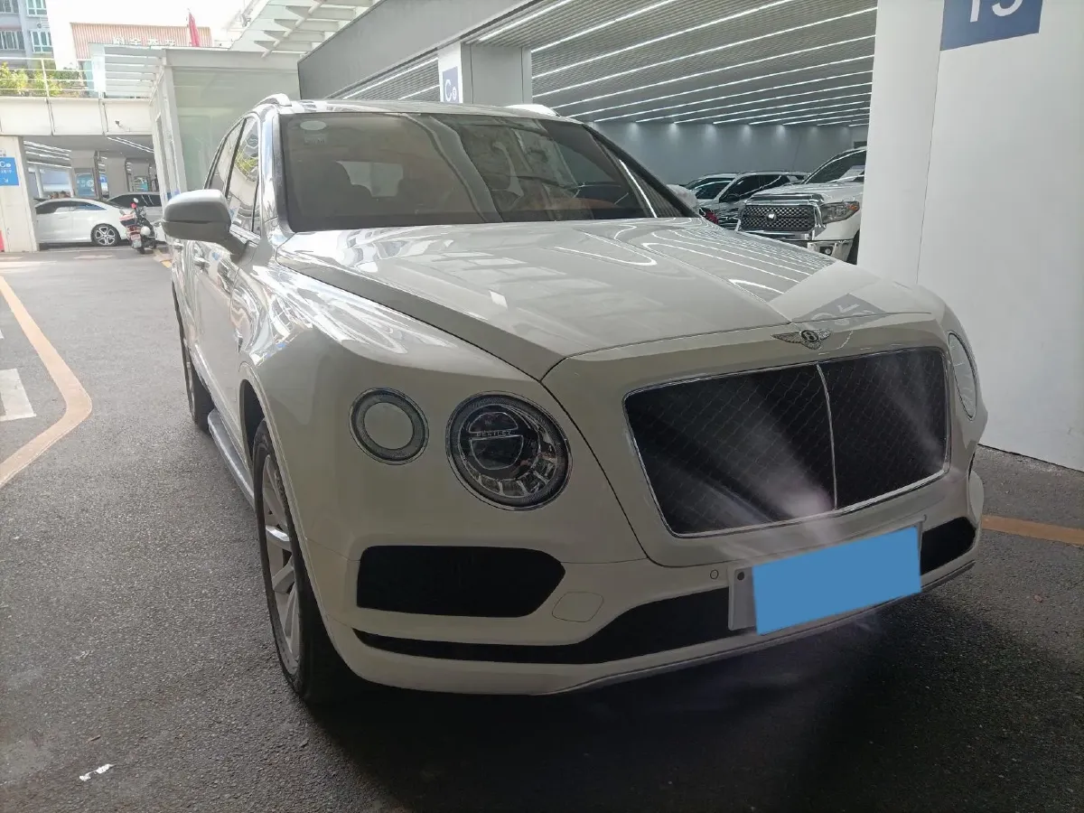 2017 Bentley Bentayga 6.0T 608HP W12 8AT,autocango,china used car exporter,china ev exporter,chinese used car exporter,chinese used ev exporter