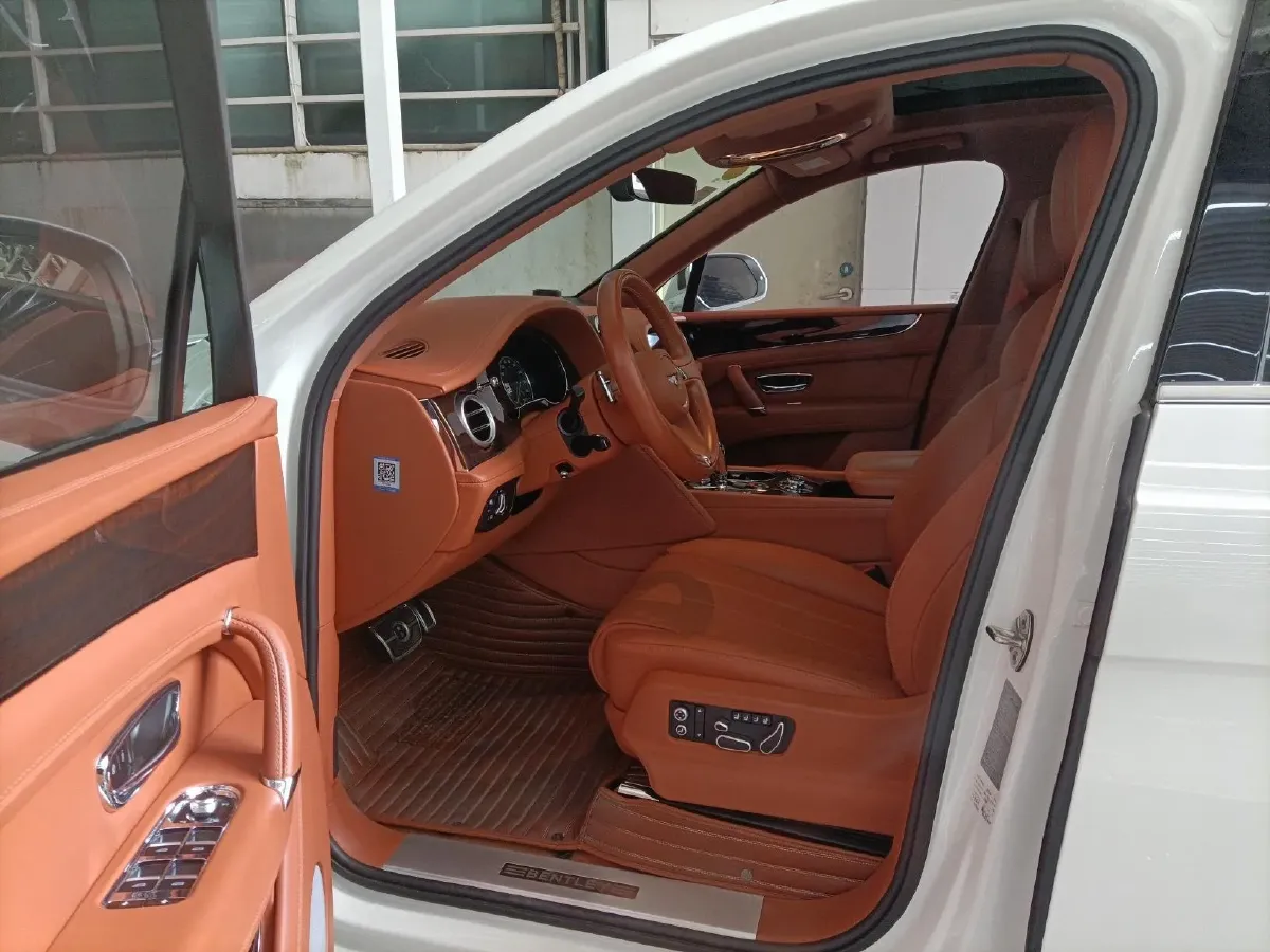 2017 Bentley Bentayga 6.0T 608HP W12 8AT,autocango,china used car exporter,china ev exporter,chinese used car exporter,chinese used ev exporter