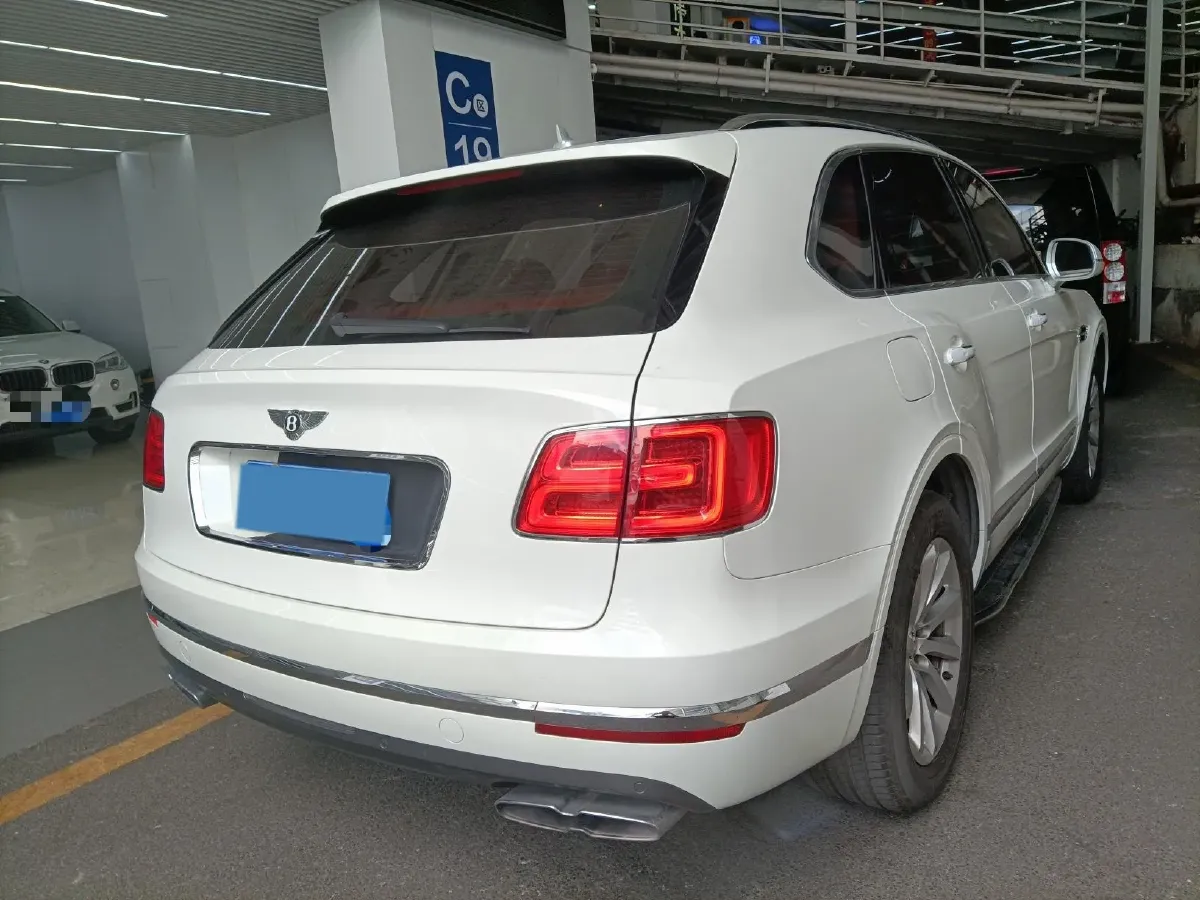 2017 Bentley Bentayga 6.0T 608HP W12 8AT,autocango,china used car exporter,china ev exporter,chinese used car exporter,chinese used ev exporter