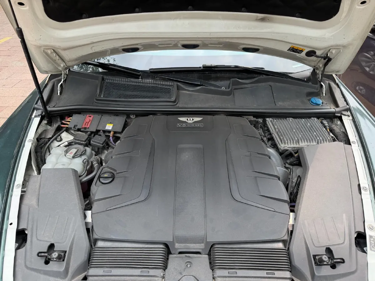 2017 Bentley Bentayga 6.0T 608HP W12 8AT,autocango,china used car exporter,china ev exporter,chinese used car exporter,chinese used ev exporter