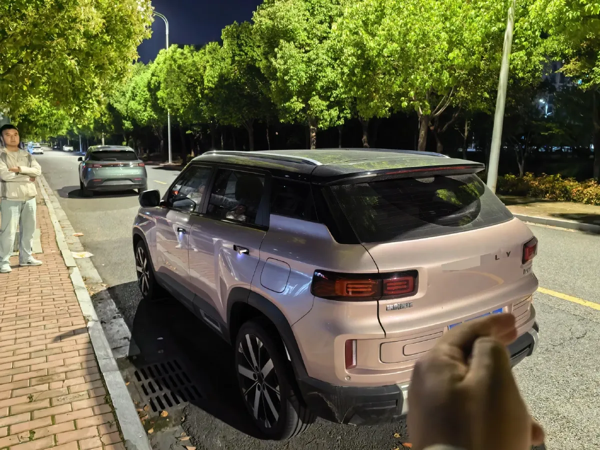 2023 Geely ICON 1.5T 181HP L4 7DCT,autocango,china used car exporter,china ev exporter,chinese used car exporter,chinese used ev exporter