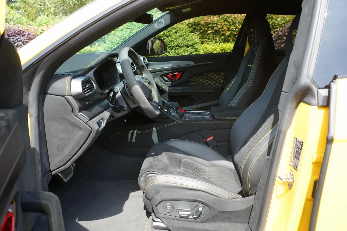 2022 Lamborghini Urus 4.0T 641HP V8 8AT,autocango,china used car exporter,china ev exporter,chinese used car exporter,chinese used ev exporter