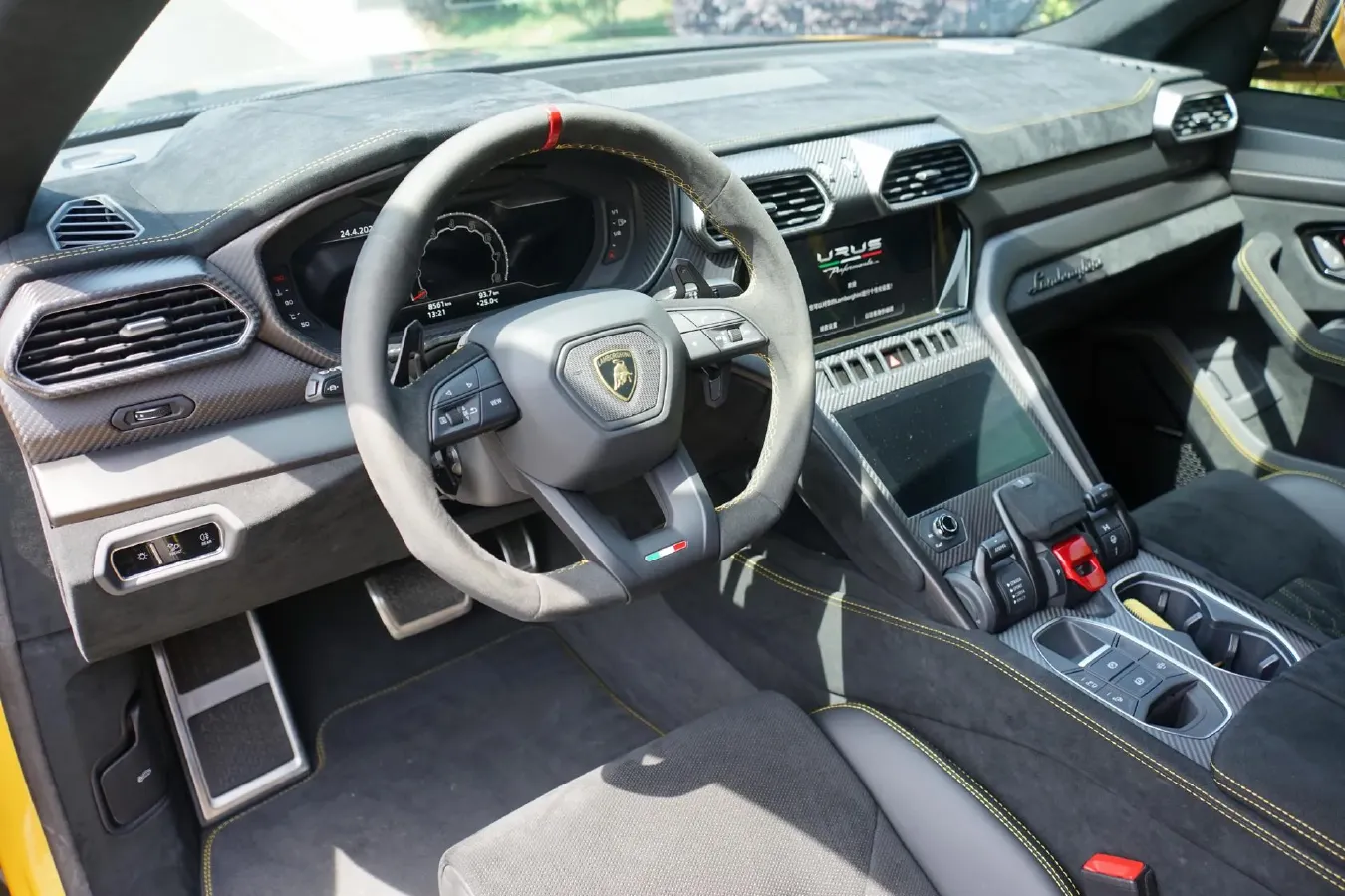 2022 Lamborghini Urus 4.0T 641HP V8 8AT,autocango,china used car exporter,china ev exporter,chinese used car exporter,chinese used ev exporter