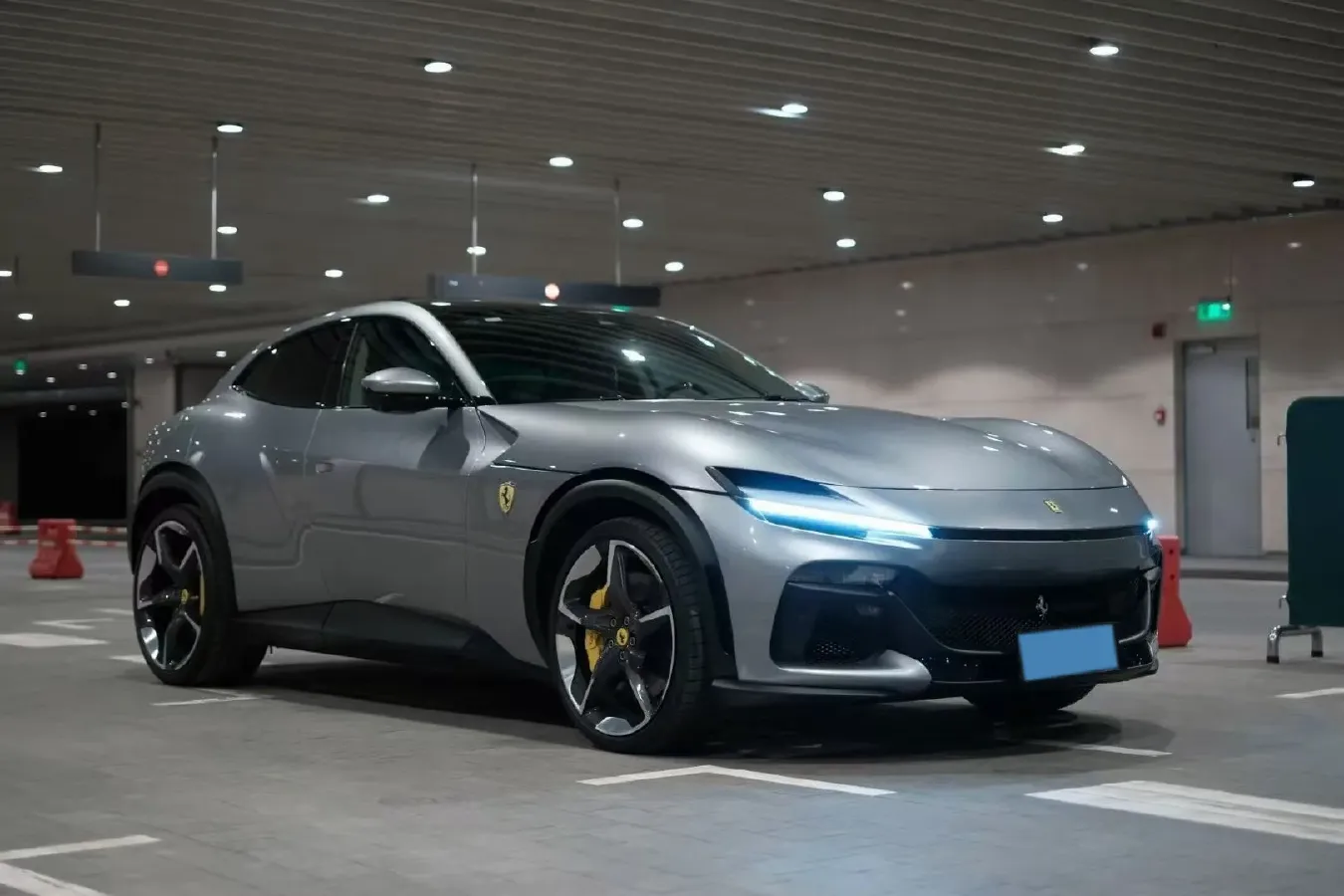 2023 Ferrari Purosangue 6.5L 725HP V12 8DCT,autocango,china used car exporter,china ev exporter,chinese used car exporter,chinese used ev exporter