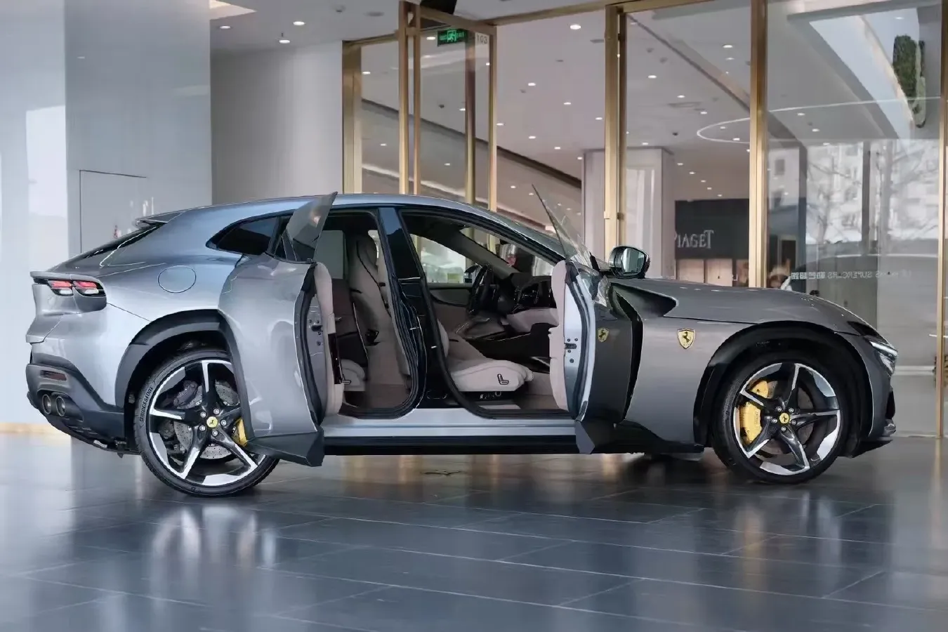 2023 Ferrari Purosangue 6.5L 725HP V12 8DCT,autocango,china used car exporter,china ev exporter,chinese used car exporter,chinese used ev exporter