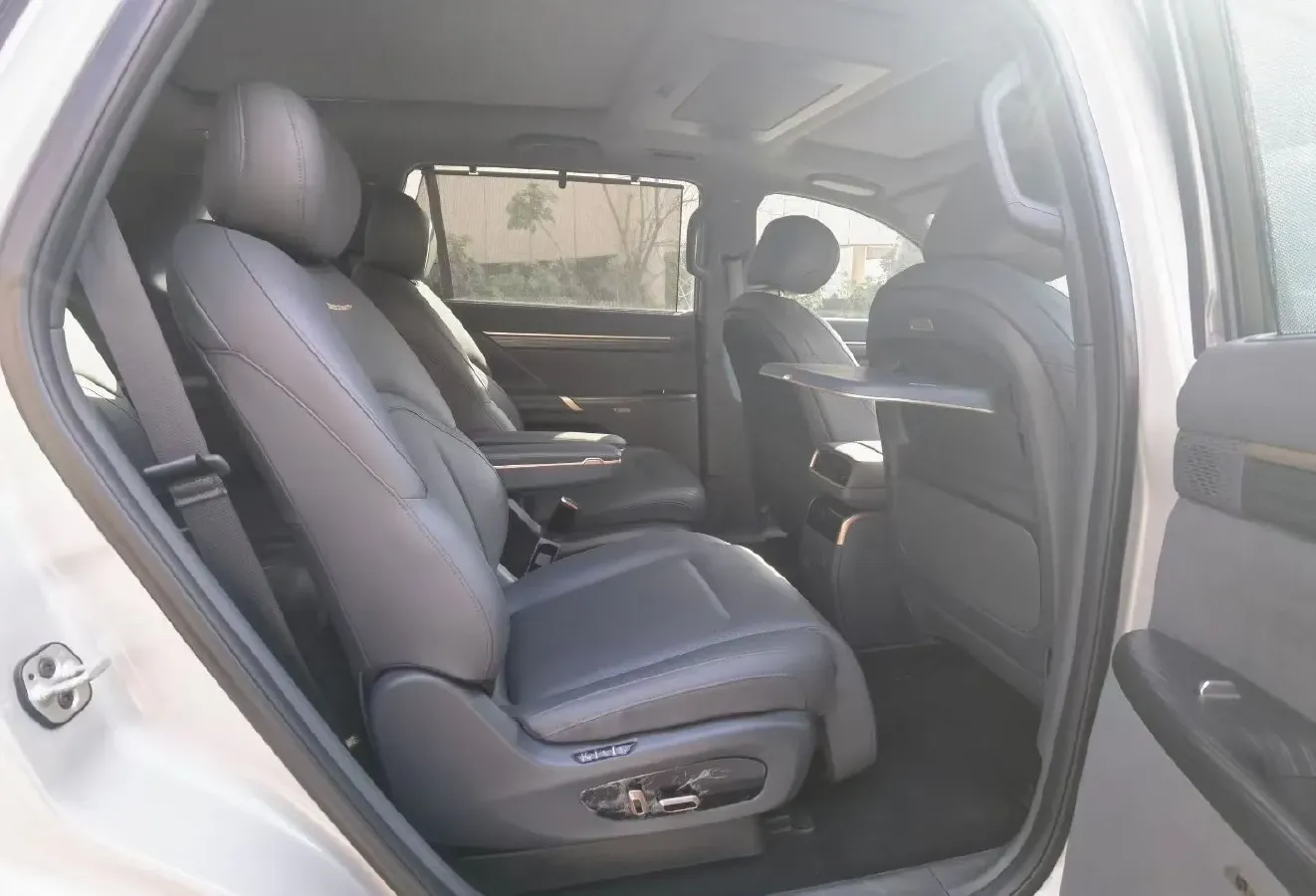 2024 DongFeng eπ eπ008 1.5T 147HP L4 REEV 34.32KWH,autocango,china used car exporter,china ev exporter,chinese used car exporter,chinese used ev exporter