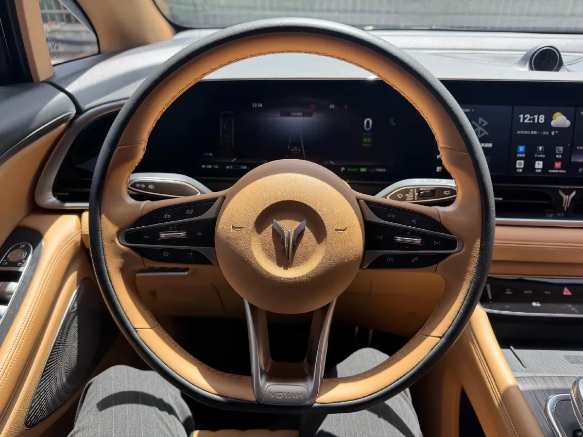 2022 Voyah Dream 1.5T 136HP L4 PHEV 25.57KWH,autocango,china used car exporter,china ev exporter,chinese used car exporter,chinese used ev exporter