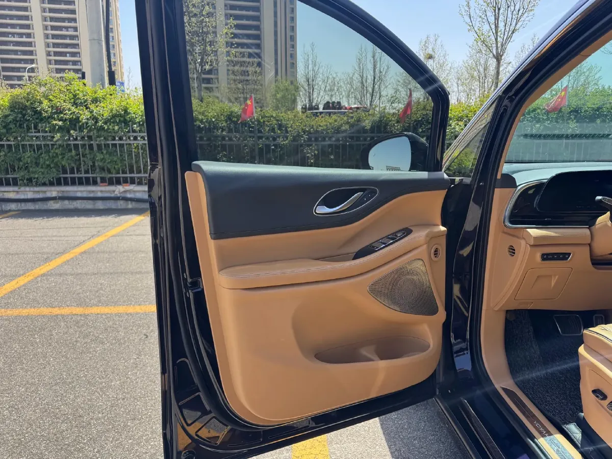 2022 Voyah Dream 1.5T 136HP L4 PHEV 25.57KWH,autocango,china used car exporter,china ev exporter,chinese used car exporter,chinese used ev exporter