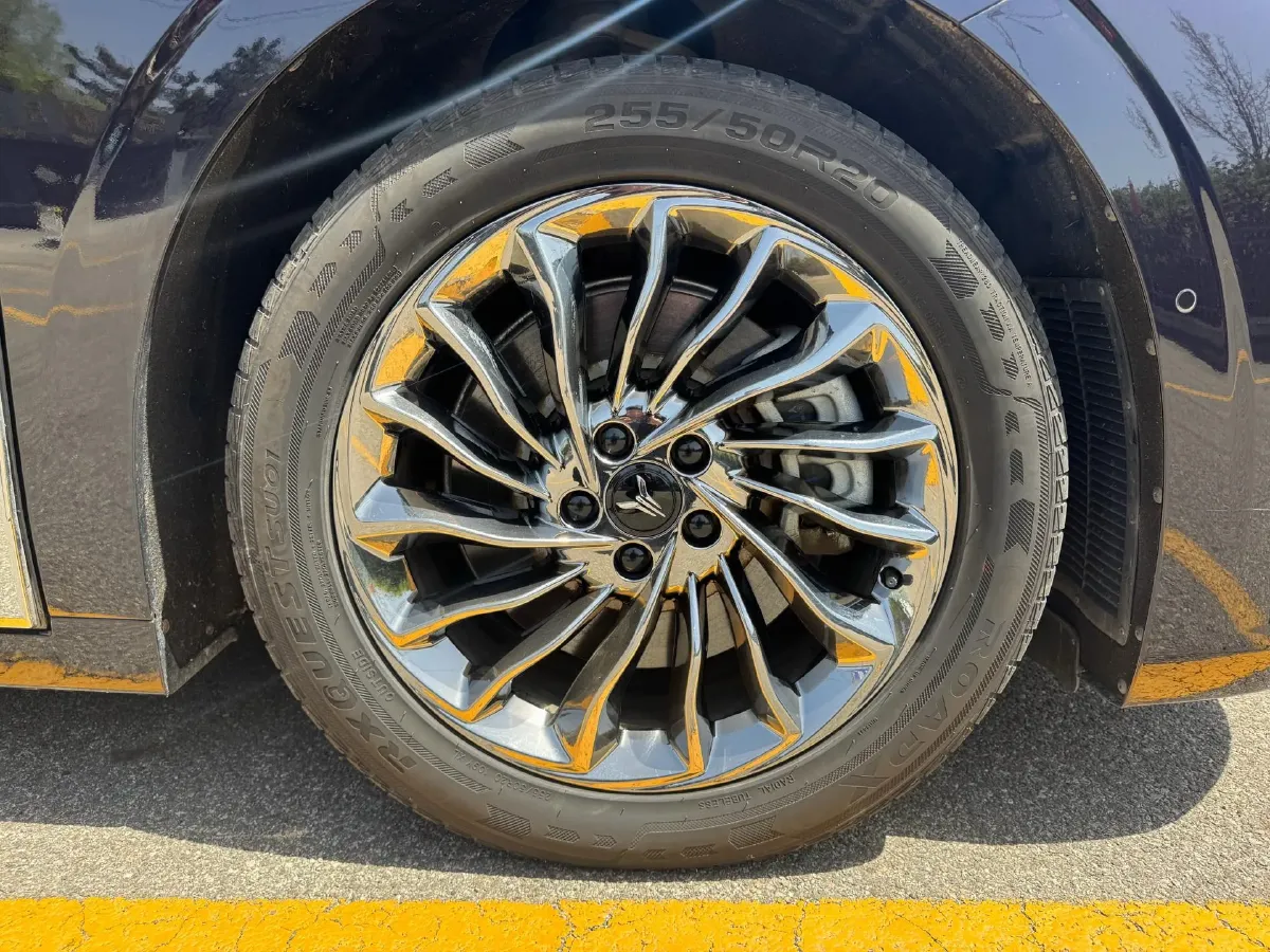 2022 Voyah Dream 1.5T 136HP L4 PHEV 25.57KWH,autocango,china used car exporter,china ev exporter,chinese used car exporter,chinese used ev exporter