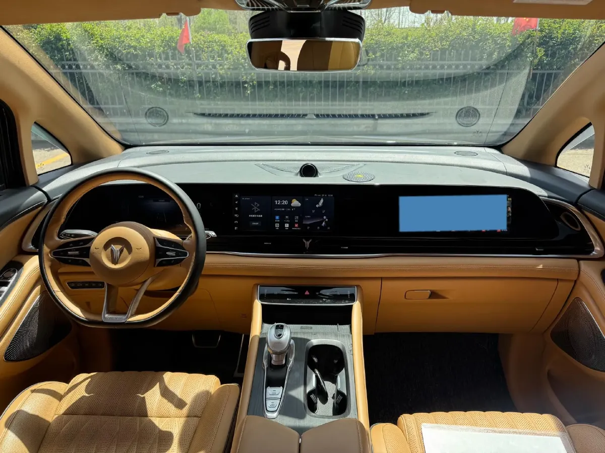 2022 Voyah Dream 1.5T 136HP L4 PHEV 25.57KWH,autocango,china used car exporter,china ev exporter,chinese used car exporter,chinese used ev exporter