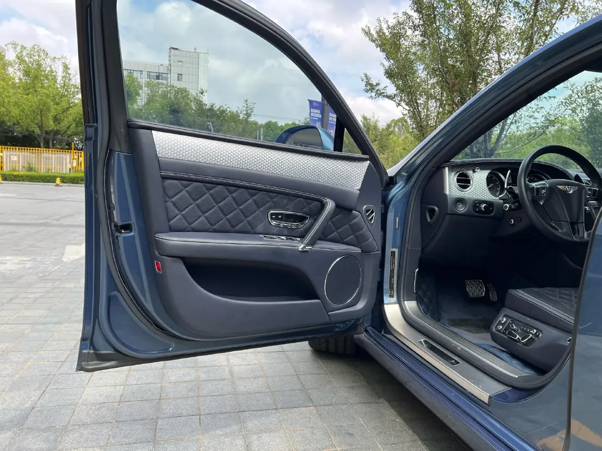 2017 Bentley Flying Spur 4.0T 507HP V8 8AT,autocango,china used car exporter,china ev exporter,chinese used car exporter,chinese used ev exporter