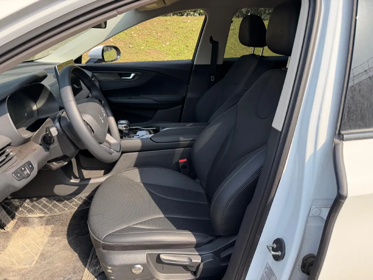 2022 HongQi E-QM5 BEV 54KWH,autocango,china used car exporter,china ev exporter,chinese used car exporter,chinese used ev exporter