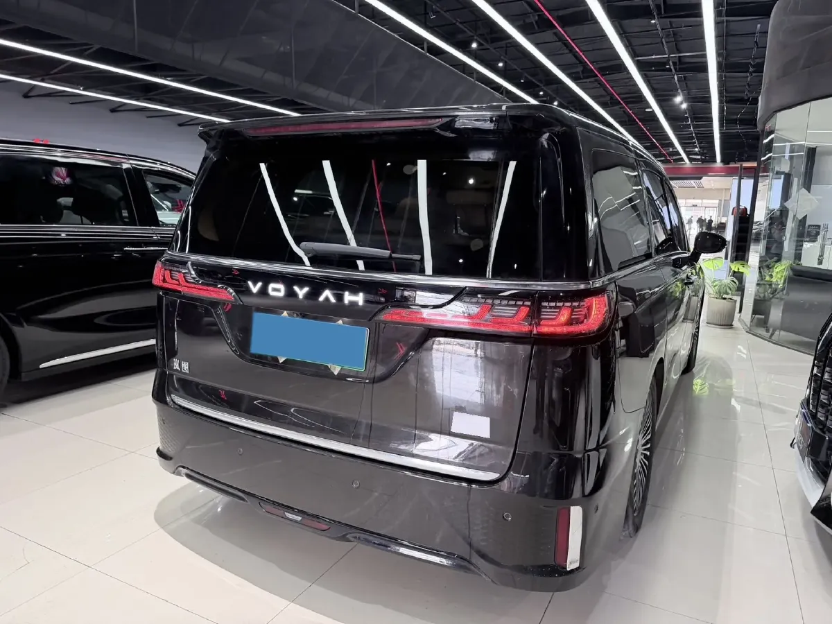 2025 Voyah Dream 1.5T 150HP L4 PHEV 41.7KWH,autocango,china used car exporter,china ev exporter,chinese used car exporter,chinese used ev exporter