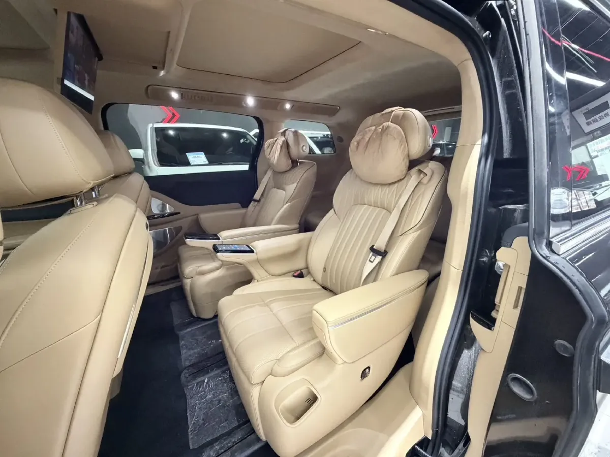 2025 Voyah Dream 1.5T 150HP L4 PHEV 41.7KWH,autocango,china used car exporter,china ev exporter,chinese used car exporter,chinese used ev exporter