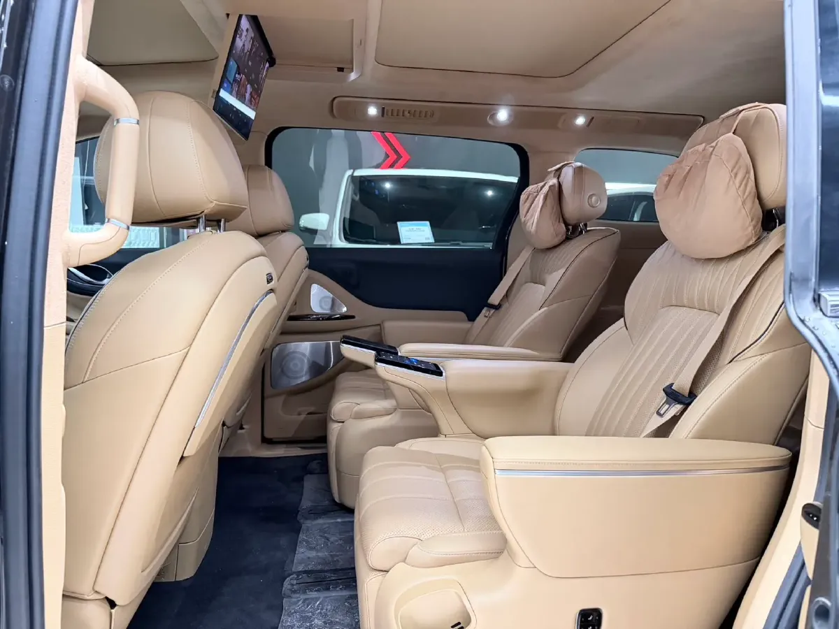 2025 Voyah Dream 1.5T 150HP L4 PHEV 41.7KWH,autocango,china used car exporter,china ev exporter,chinese used car exporter,chinese used ev exporter