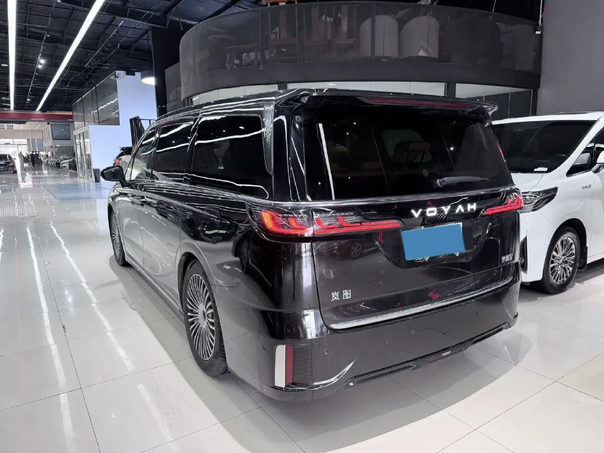 2025 Voyah Dream 1.5T 150HP L4 PHEV 41.7KWH,autocango,china used car exporter,china ev exporter,chinese used car exporter,chinese used ev exporter