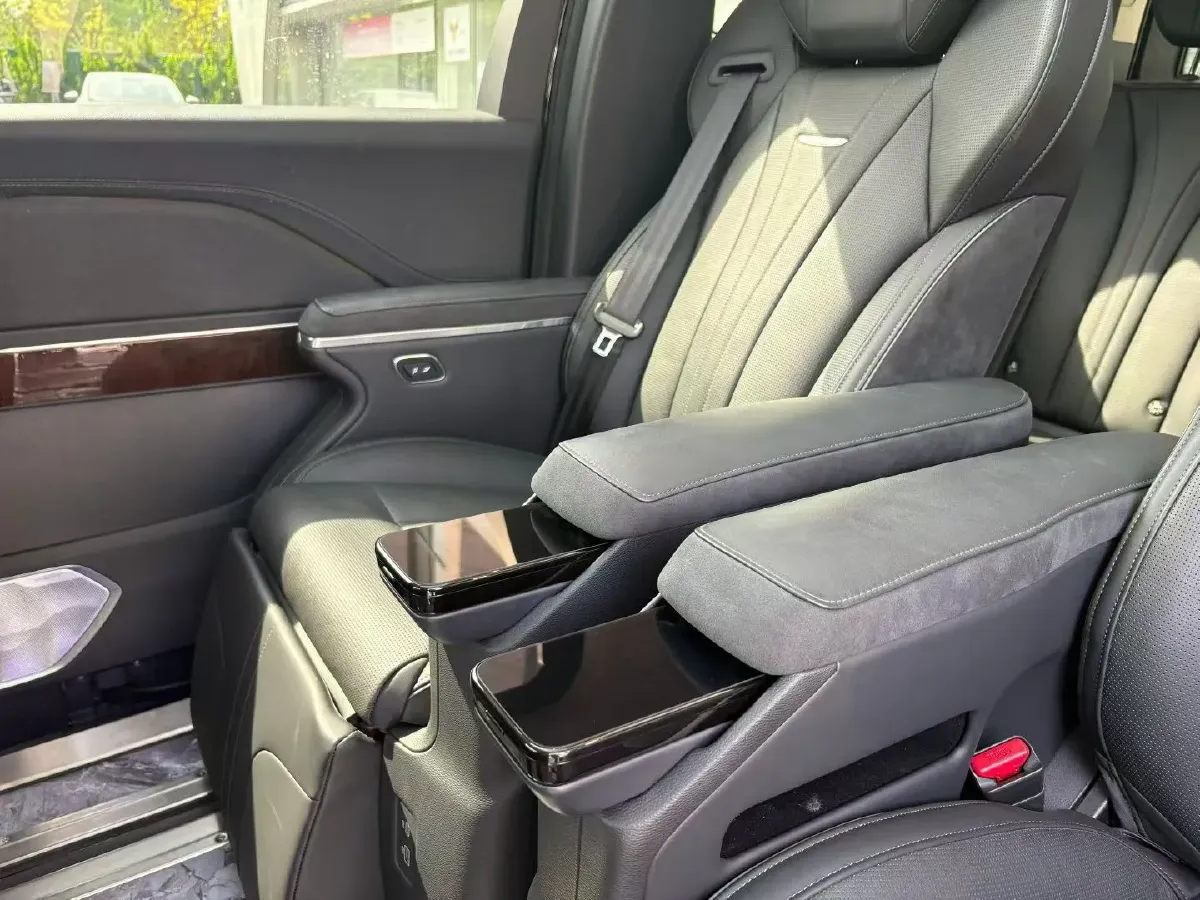 2023 HongQi HQ9 2.0T 252HP L4 8AT,autocango,china used car exporter,china ev exporter,chinese used car exporter,chinese used ev exporter