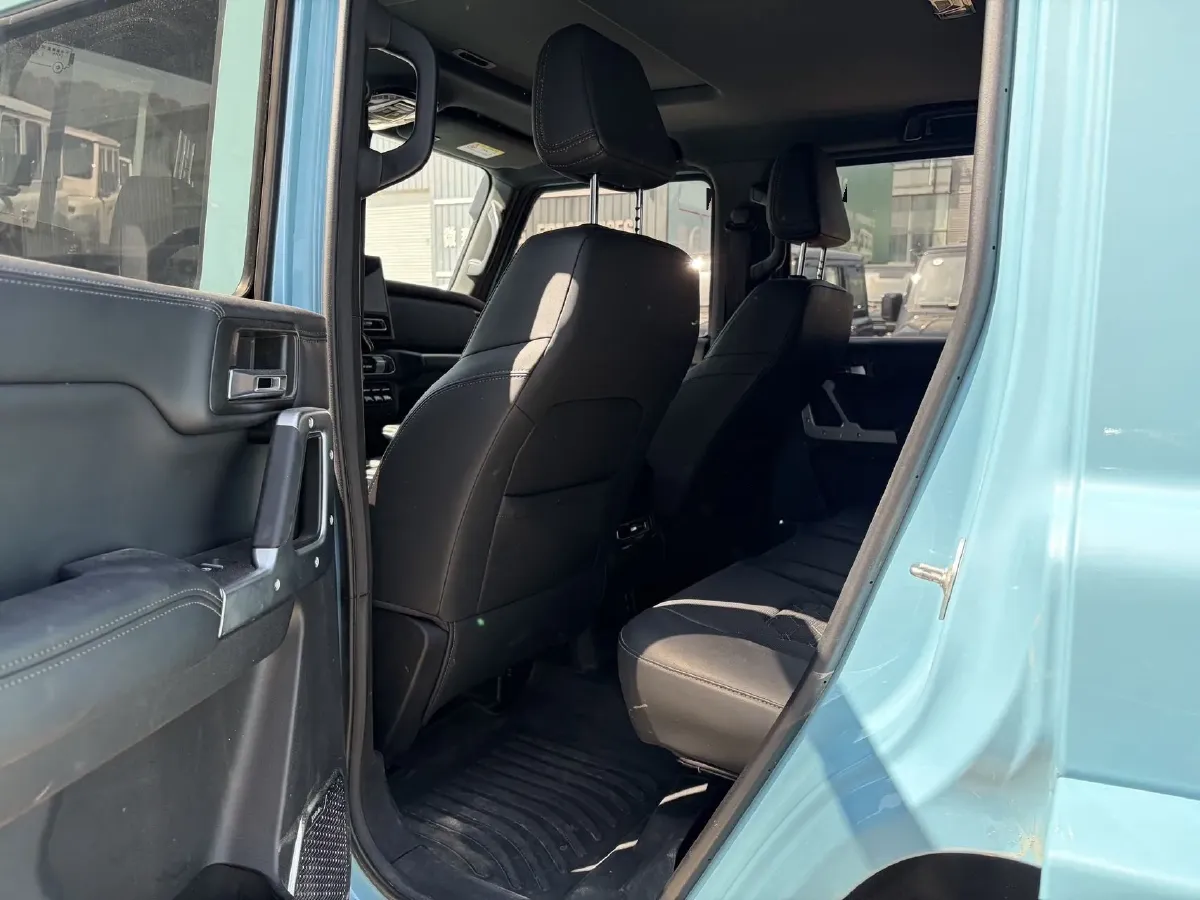 2025 212 212 T01 2.0T 252HP L4 8AT,autocango,china used car exporter,china ev exporter,chinese used car exporter,chinese used ev exporter