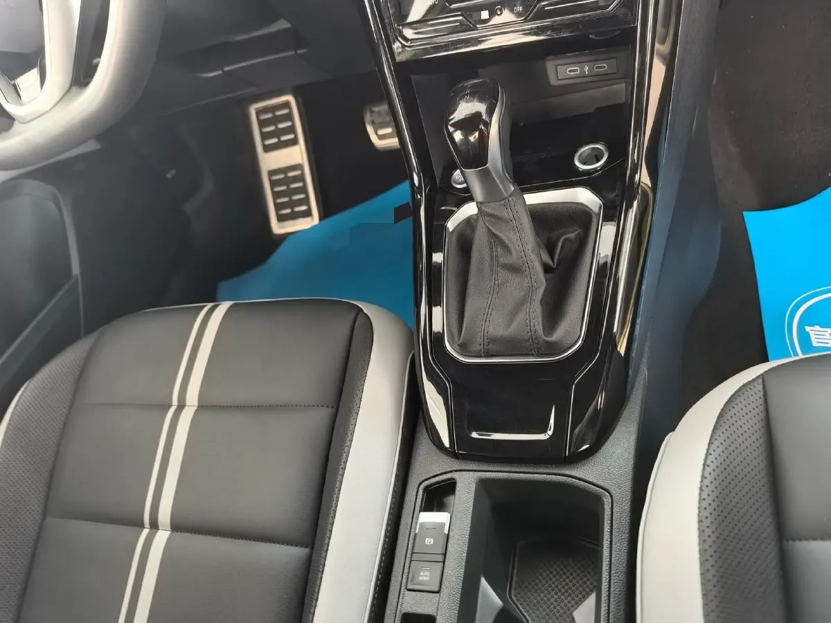 2023 Volkswagen T-Roc 1.5T 160HP L4 7DCT,autocango,china used car exporter,china ev exporter,chinese used car exporter,chinese used ev exporter