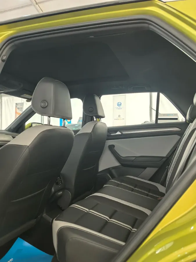 2023 Volkswagen T-Roc 1.5T 160HP L4 7DCT,autocango,china used car exporter,china ev exporter,chinese used car exporter,chinese used ev exporter
