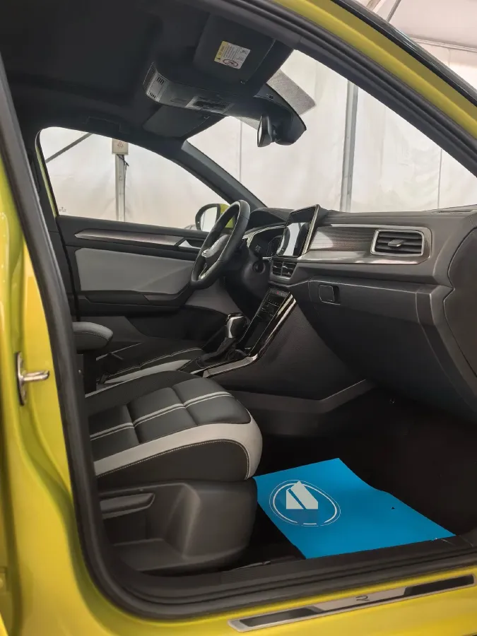 2023 Volkswagen T-Roc 1.5T 160HP L4 7DCT,autocango,china used car exporter,china ev exporter,chinese used car exporter,chinese used ev exporter