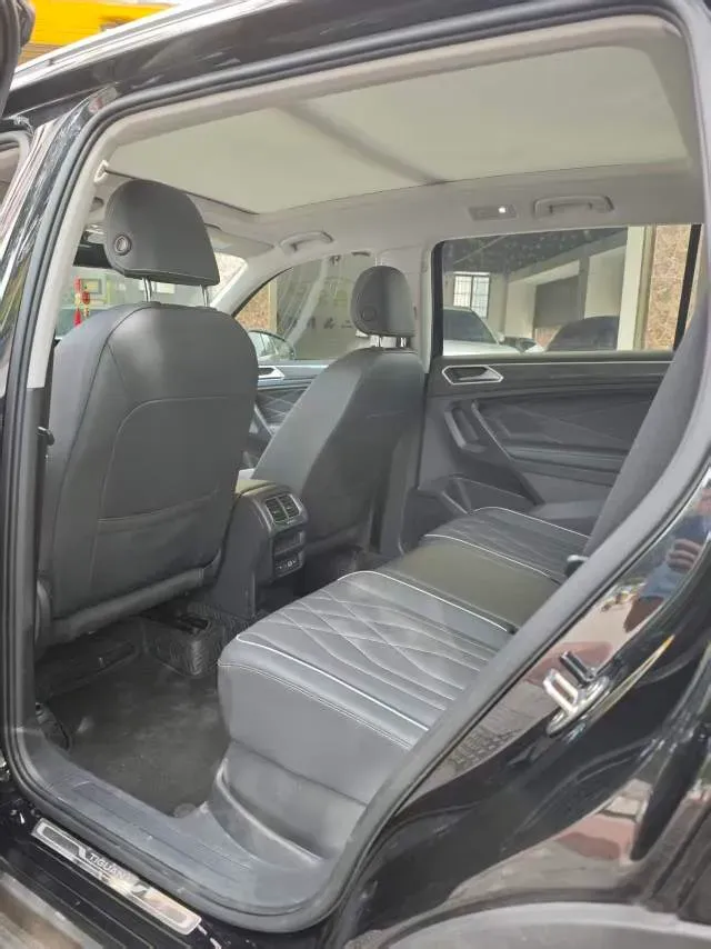 2024 Volkswagen Tiguan L 2.0T 186HP L4 7DCT,autocango,china used car exporter,china ev exporter,chinese used car exporter,chinese used ev exporter